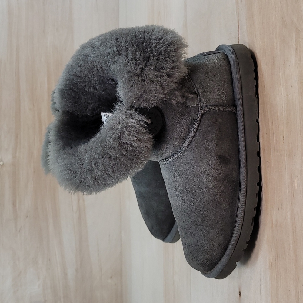 Ugg Australia Bailey Button Gray Boots - image 4